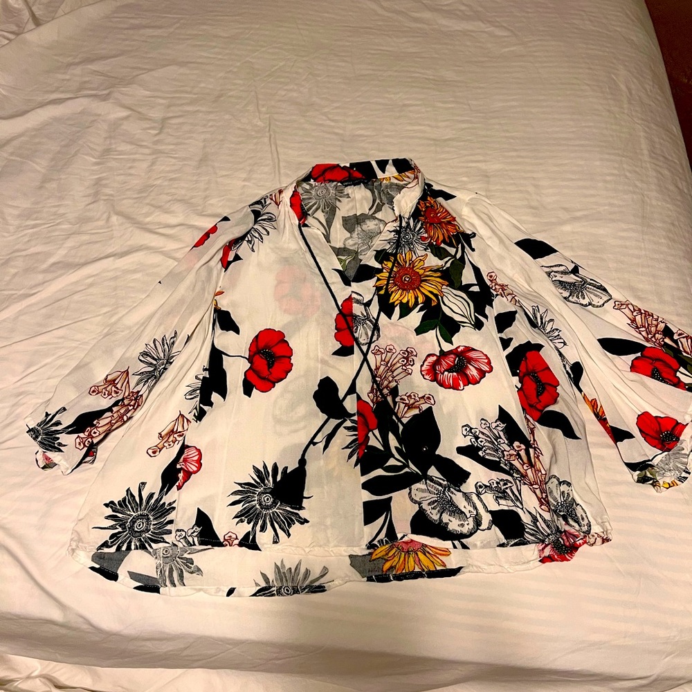 Flattering blouse - Picture 2 of 2